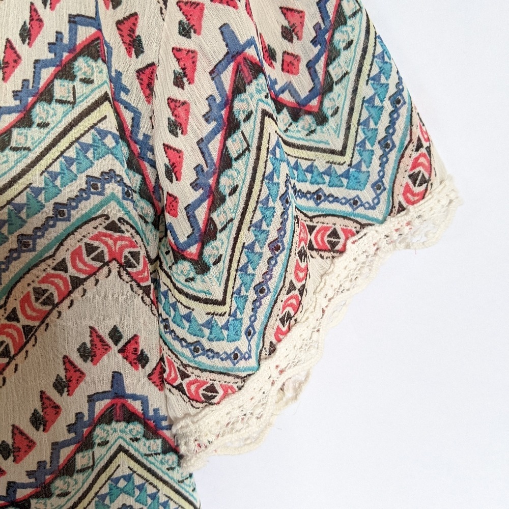 Eyeshadow Women Medium Multi Color Chevron Geometric Crochet Lace Trim Blouse - Picture 6 of 9